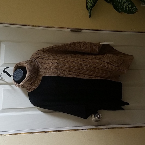 Andrea Jovine Poncho/sweater - Picture 2 of 5